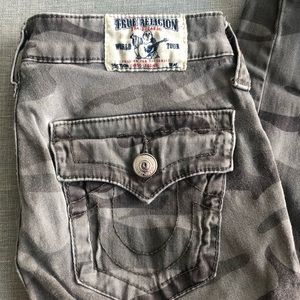 Camo cargo skinny pants size 27. True religion